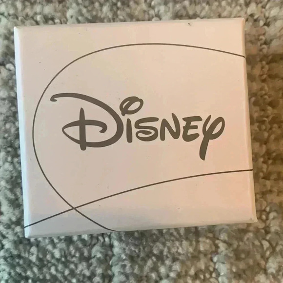 Jacmel Disney Minnie Mouse Crystal 10KT Gold Filled Earrings & Necklace - Picture 4 of 6